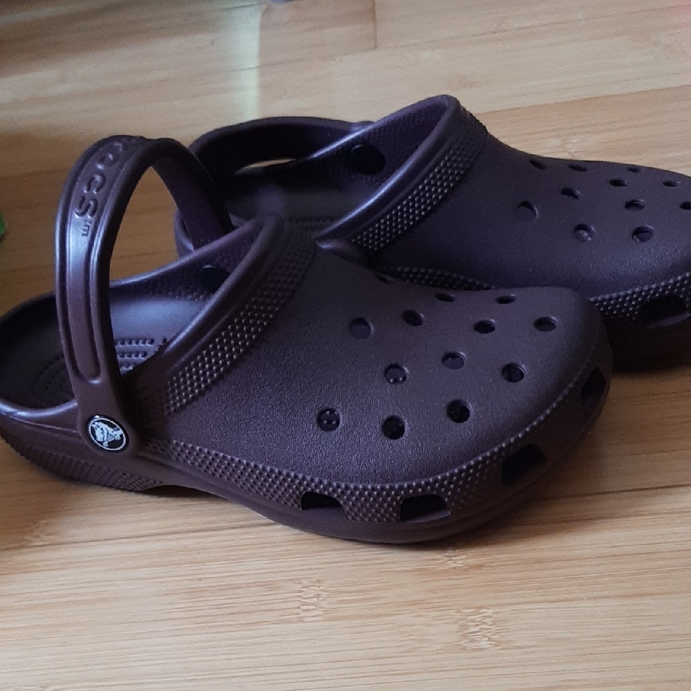 CROCS Dark Cherry Classic Clogs M4/W6